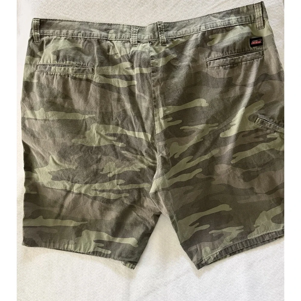 Dickies Men's Green Camo Cargo/Utility Shorts Size 44W